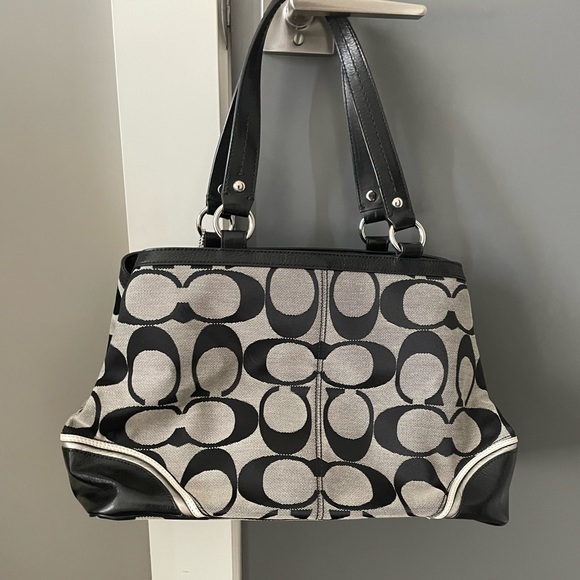 GUC Authentic Coach Purse - Picture 2 of 5